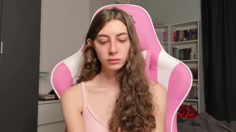 Snapshot of prettysomething chatting on May 15, 2026, 7:04 am Sophie next stream will be at Monday i will wait you guys online show from May 15, 2026, 7:04 am