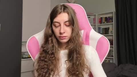 Snapshot of prettysomething chatting on May 31, 2026, 7:04 am Sophie next stream will be at Monday i will wait you guys online show from May 31, 2026, 7:04 am