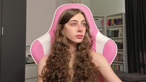Snapshot of prettysomething chatting on June 2, 2026, 6:48 am Sophie next stream will be at Monday i will wait you guys online show from June 2, 2026, 6:48 am