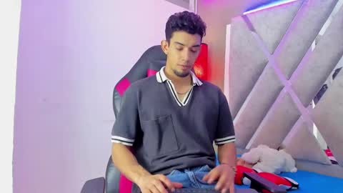 prince_arthur77 online show from December 19, 2025, 2:24 pm