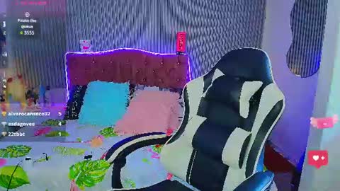 princess_skinny18 online show from July 17, 2026, 8:03 pm