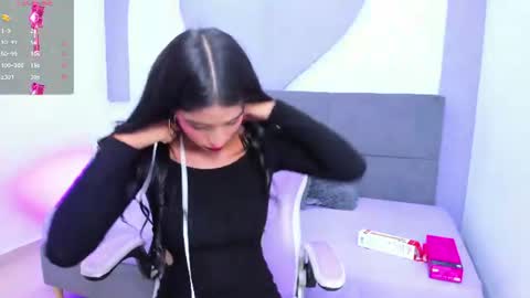 Snapshot of princess_skinny_ chatting on July 27, 2026, 2:18 am Mia online show from July 27, 2026, 2:18 am
