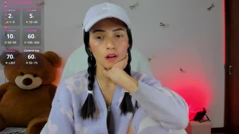 princessluna_14 online show from September 18, 2025, 8:44 pm