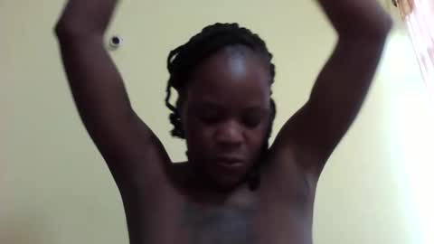 Snapshot of princessmiles2 chatting on February 7, 2025, 4:59 am phelly online show from February 7, 2025, 4:59 am