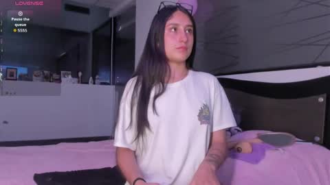 Valentina online show from April 17, 2026, 10:13 pm