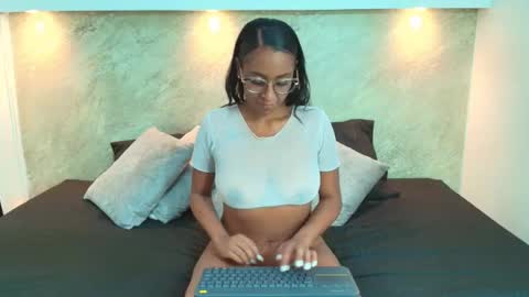 Priscila  online show from September 25, 2025, 1:15 pm