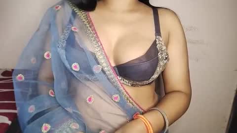 priyu_ online show from November 19, 2025, 4:51 pm