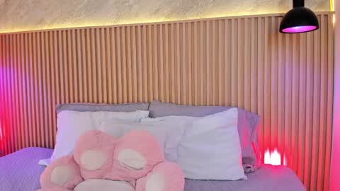 Profana Red online show from April 29, 2026, 2:43 pm