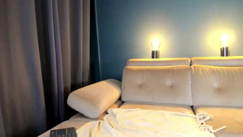 Raven  but you can call me sweetie or honey too  online show from September 12, 2025, 6:30 pm