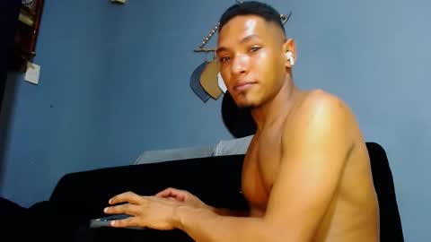 Snapshot of prometo23cm chatting on February 12, 2025, 12:44 pm Grande y Gruesa online show from February 12, 2025, 12:44 pm