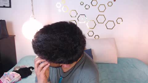 Adris  Juan online show from October 26, 2025, 1:55 am