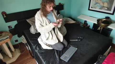 prxscillia_tx online show from April 17, 2026, 11:02 am