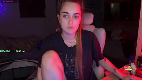 Snapshot of ps6pro chatting on October 19, 2025, 11:27 pm Queen of Pain online show from October 19, 2025, 11:27 pm