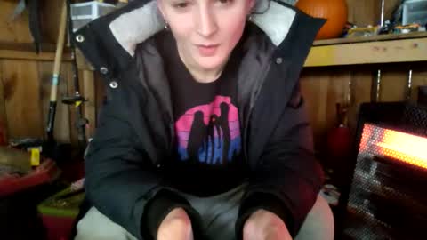 punkiedulc online show from December 17, 2025, 4:57 pm