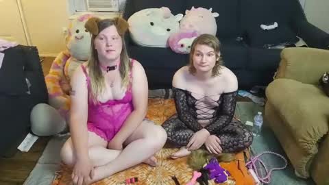 Snapshot of puppygirllovestobeg chatting on July 15, 2026, 5:23 am puppygirllovestobeg online show from July 15, 2026, 5:23 am