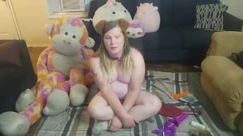 Snapshot of puppygirllovestobeg chatting on August 4, 2026, 7:33 am puppygirllovestobeg online show from August 4, 2026, 7:33 am
