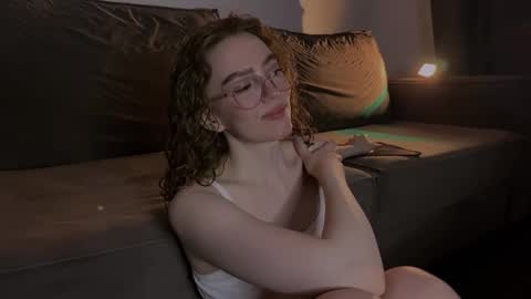 Marie online show from February 19, 2025, 9:36 pm