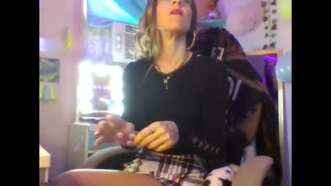 Purple2StayThnxxx online show from September 29, 2025, 9:19 pm