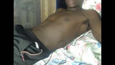 purple_hearts online show from June 10, 2026, 11:24 pm