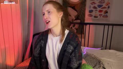 Snapshot of purplebeawer chatting on November 14, 2025, 8:40 pm Francine online show from November 14, 2025, 8:40 pm