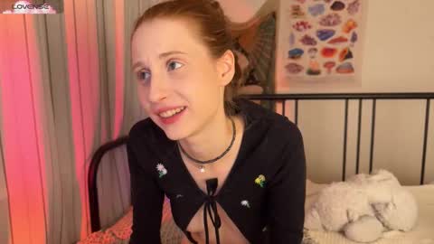 Snapshot of purplebeawer chatting on November 27, 2025, 8:55 pm Francine online show from November 27, 2025, 8:55 pm