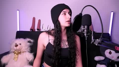 Snapshot of purplesnake_ chatting on March 19, 2026, 2:04 am Alynn online show from March 19, 2026, 2:04 am