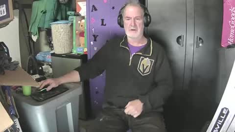 Snapshot of pussy_licker0127 chatting on December 20, 2024, 4:14 pm Mark online show from December 20, 2024, 4:14 pm