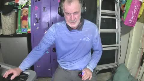 Snapshot of pussy_licker0127 chatting on December 27, 2024, 3:09 am Mark online show from December 27, 2024, 3:09 am