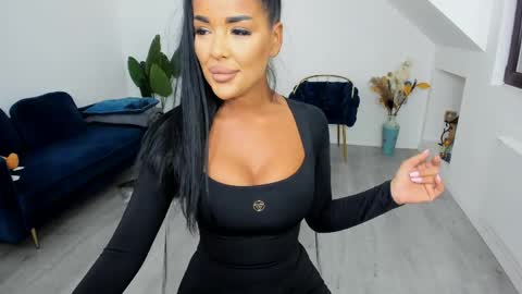 Snapshot of pussydollxx chatting on April 23, 2026, 6:43 pm Andreea online show from April 23, 2026, 6:43 pm