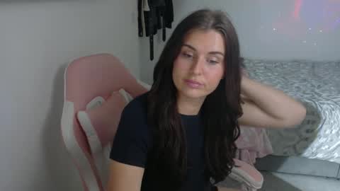 Snapshot of pwincellia_199 chatting on February 26, 2025, 1:11 am heyyy cutie online show from February 26, 2025, 1:11 am