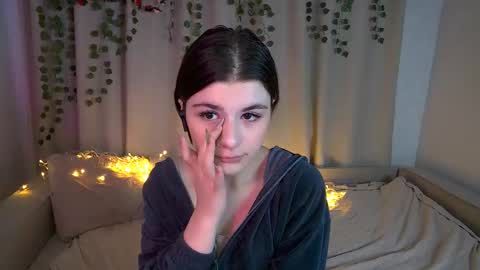 Ava online show from September 19, 2025, 6:52 pm