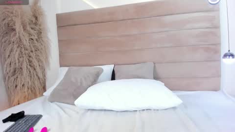 Qetzia online show from October 29, 2025, 5:58 pm