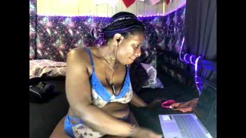 qnibee online show from November 4, 2025, 4:22 am