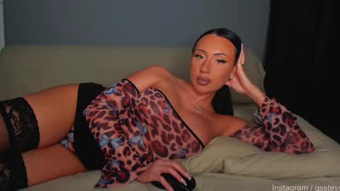 Ana online show from October 28, 2025, 9:39 pm