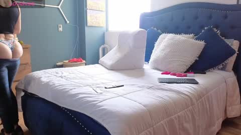 Queen And King online show from January 4, 2025, 3:49 pm