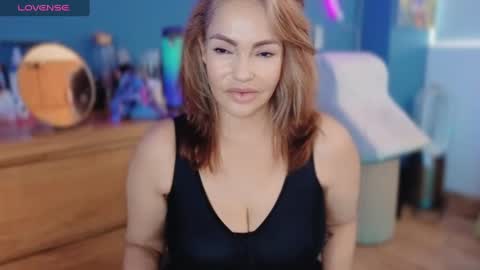 Queen And King online show from February 15, 2025, 4:56 pm