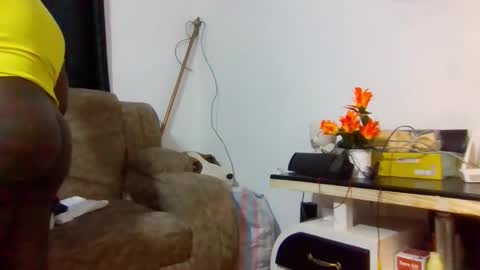 queen014 online show from November 30, 2025, 6:01 pm