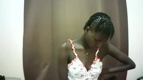 Snapshot of queen_0012 chatting on April 19, 2026, 8:22 pm asher online show from April 19, 2026, 8:22 pm