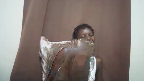 Snapshot of queen_0012 chatting on May 13, 2026, 1:30 pm asher online show from May 13, 2026, 1:30 pm