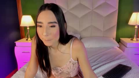 Snapshot of queen__violet chatting on February 18, 2025, 1:10 am Queen Violet online show from February 18, 2025, 1:10 am