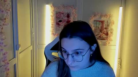 Snapshot of queen_amelie chatting on April 21, 2026, 7:14 am Amelie online show from April 21, 2026, 7:14 am