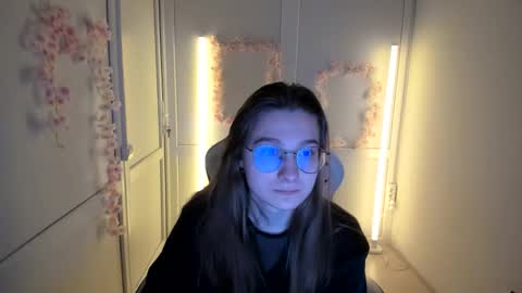 Snapshot of queen_amelie chatting on April 25, 2026, 7:22 am Amelie online show from April 25, 2026, 7:22 am