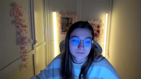 Snapshot of queen_amelie chatting on April 30, 2026, 7:25 am Amelie online show from April 30, 2026, 7:25 am
