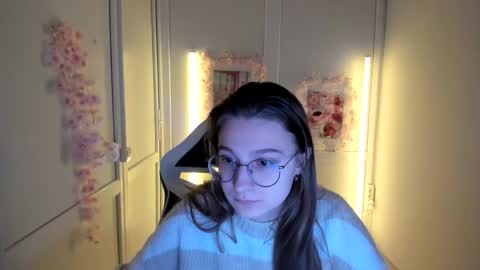 Snapshot of queen_amelie chatting on May 1, 2026, 9:25 am Amelie online show from May 1, 2026, 9:25 am