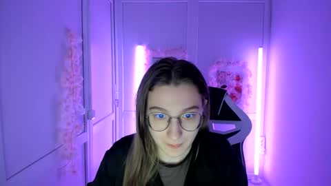 Snapshot of queen_amelie chatting on May 6, 2026, 7:35 am Amelie online show from May 6, 2026, 7:35 am