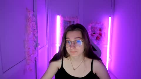 Snapshot of queen_amelie chatting on May 8, 2026, 7:14 am Amelie online show from May 8, 2026, 7:14 am