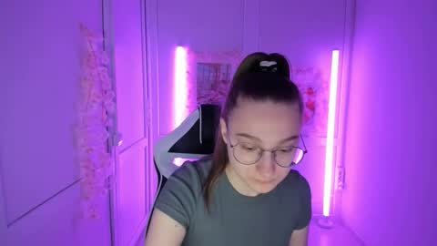 Snapshot of queen_amelie chatting on May 10, 2026, 8:19 am Amelie online show from May 10, 2026, 8:19 am