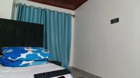 Snapshot of queen_armani chatting on January 25, 2025, 11:00 pm Queen armani online show from January 25, 2025, 11:00 pm