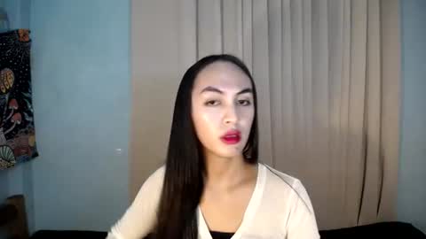 queen_danaya online show from June 26, 2026, 2:05 am
