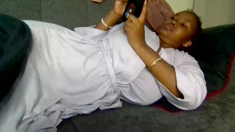 queen_doli online show from June 1, 2026, 2:13 am